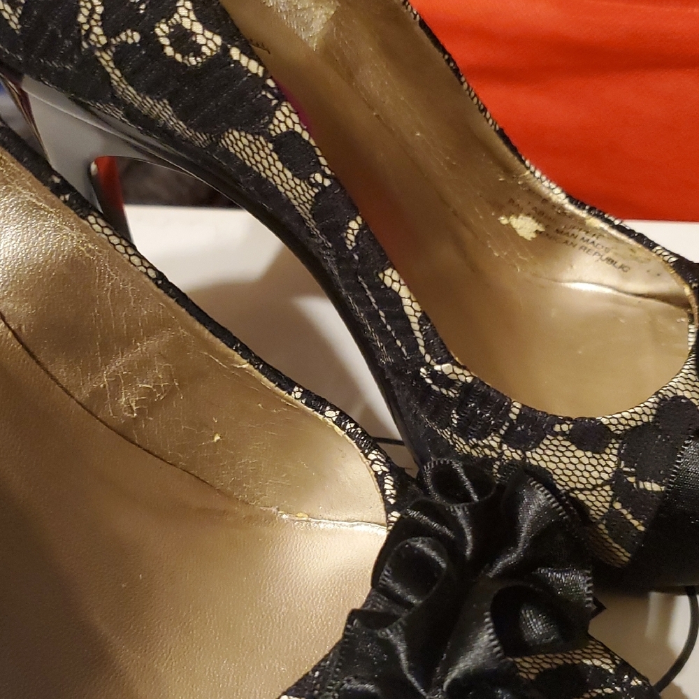 Elegant Black Lace Women's Heels - Picture 4 of 9